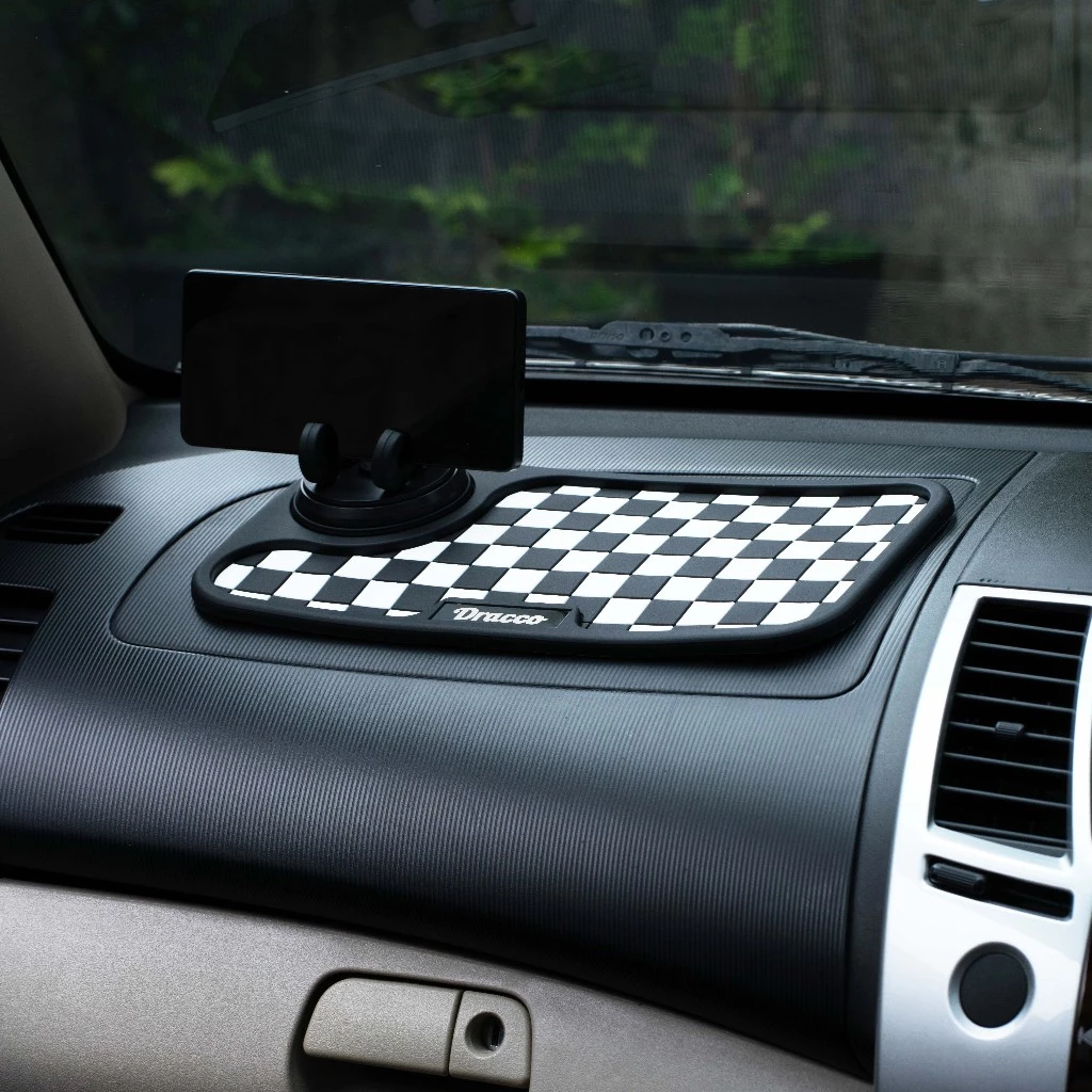 Alas Dashboard Mobil Anti Slip Motif Kotak (1)